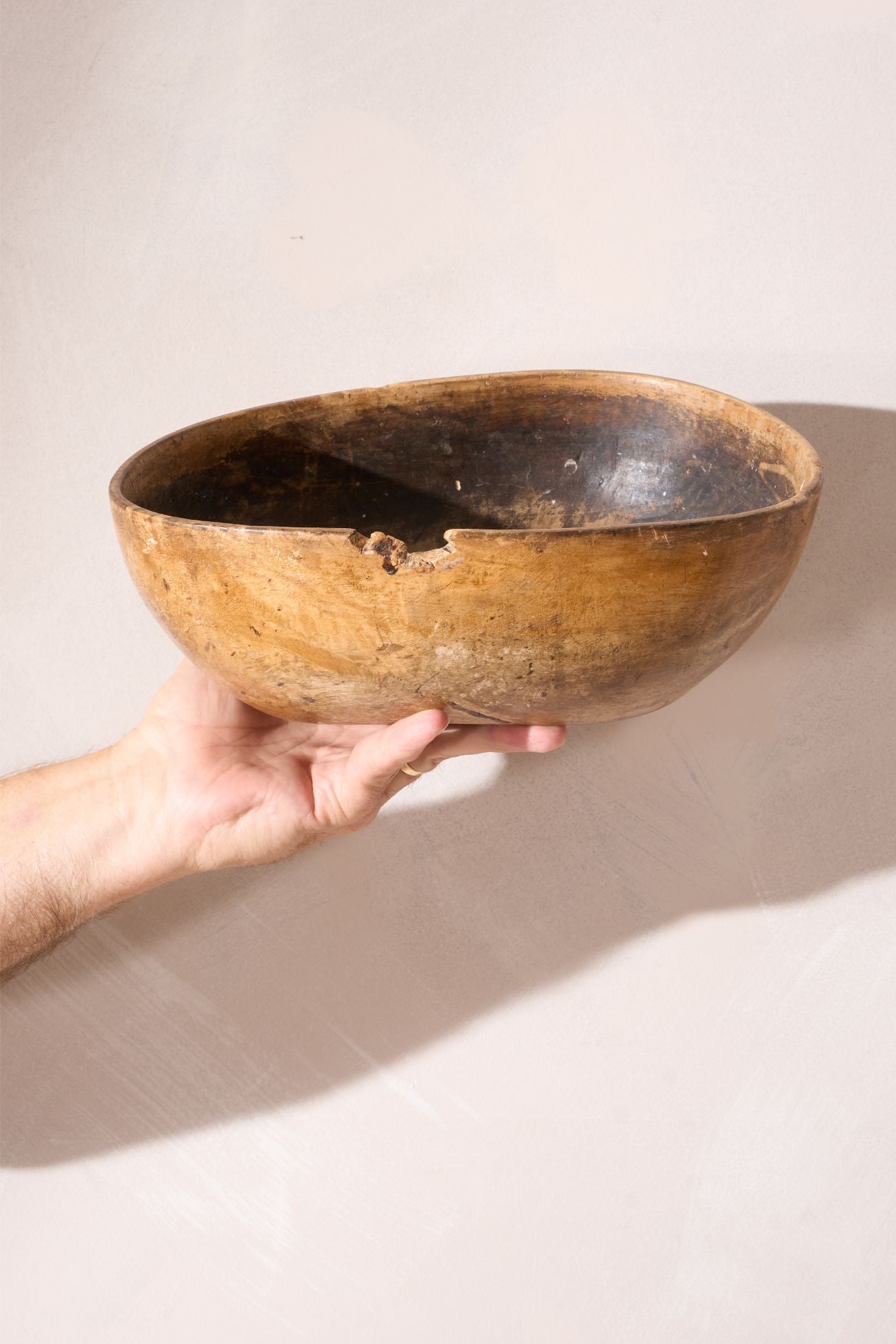 Walnut bowl with beaded rim detailing in the Dublin viking bowl style deals . holz sch