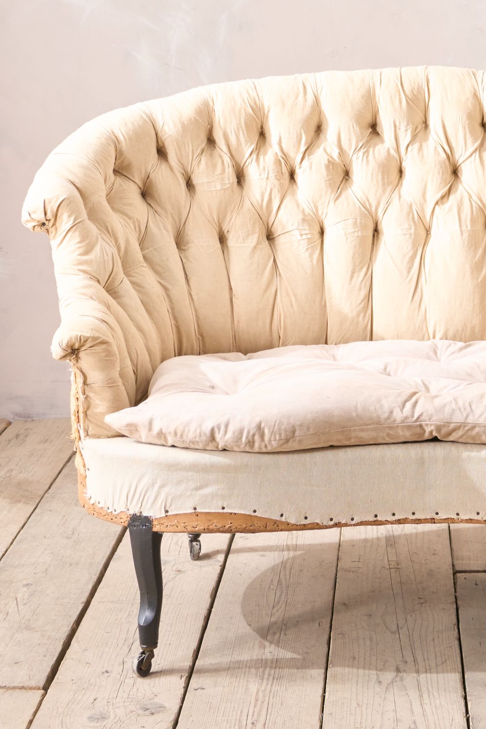 Napoleon III buttoned fishtail sofa