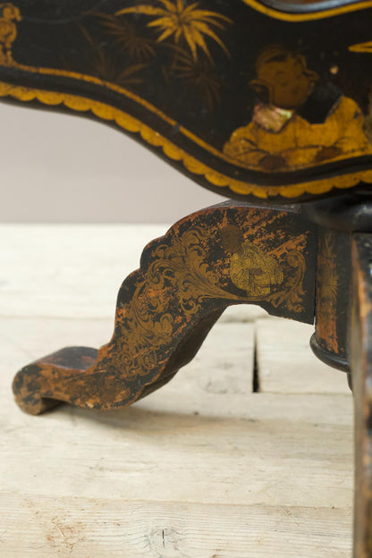 19th century Chinoiserie tilt top table