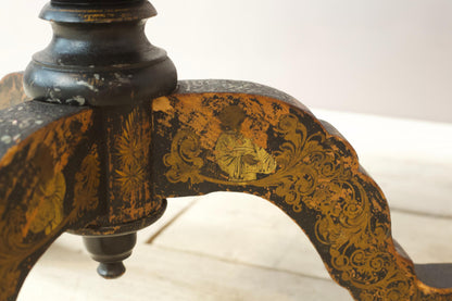 19th century Chinoiserie tilt top table