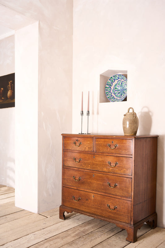 18th century Georgian oak chest of drawers with marquetry