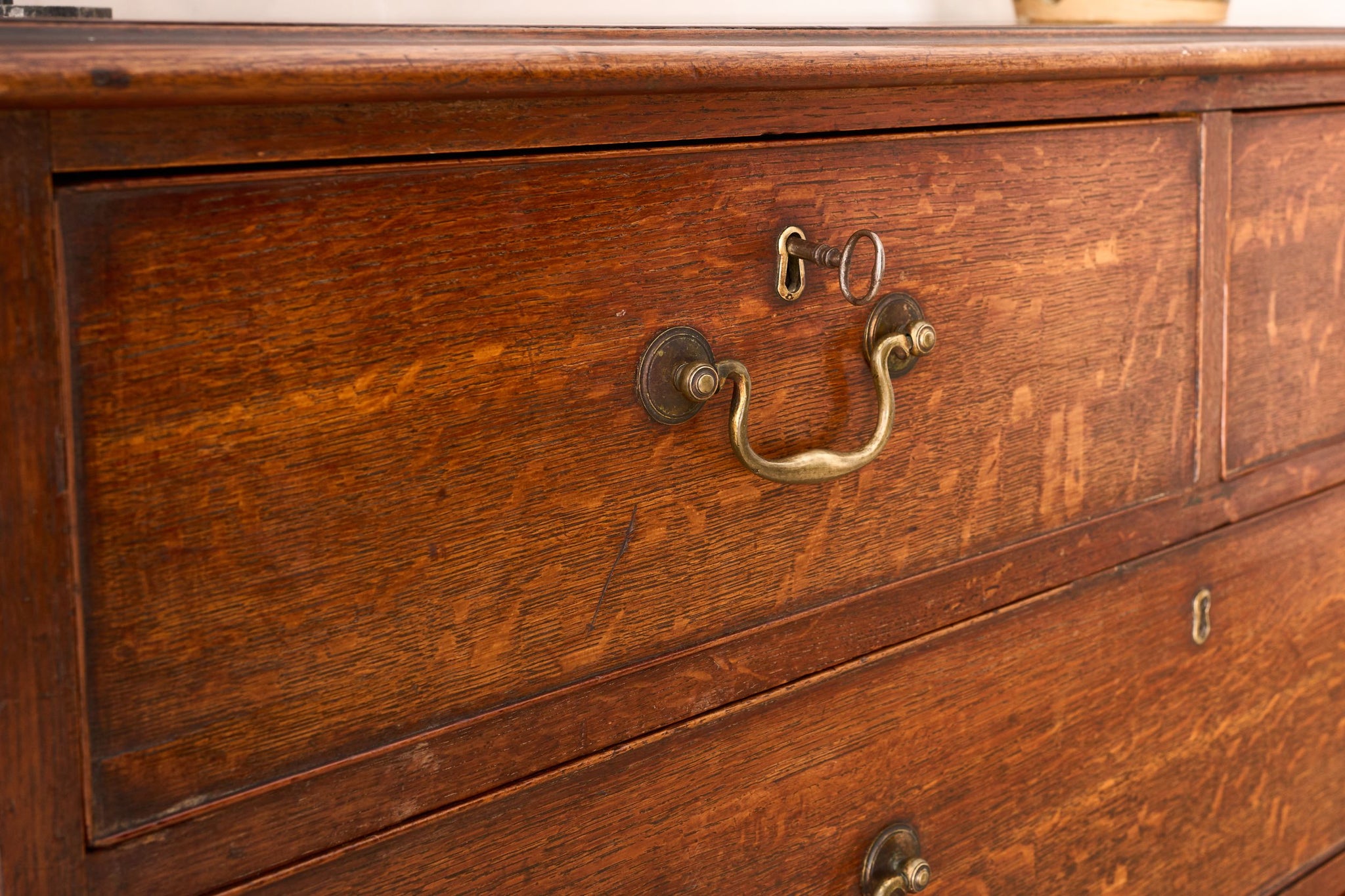 18th century Georgian oak chest of drawers with marquetry