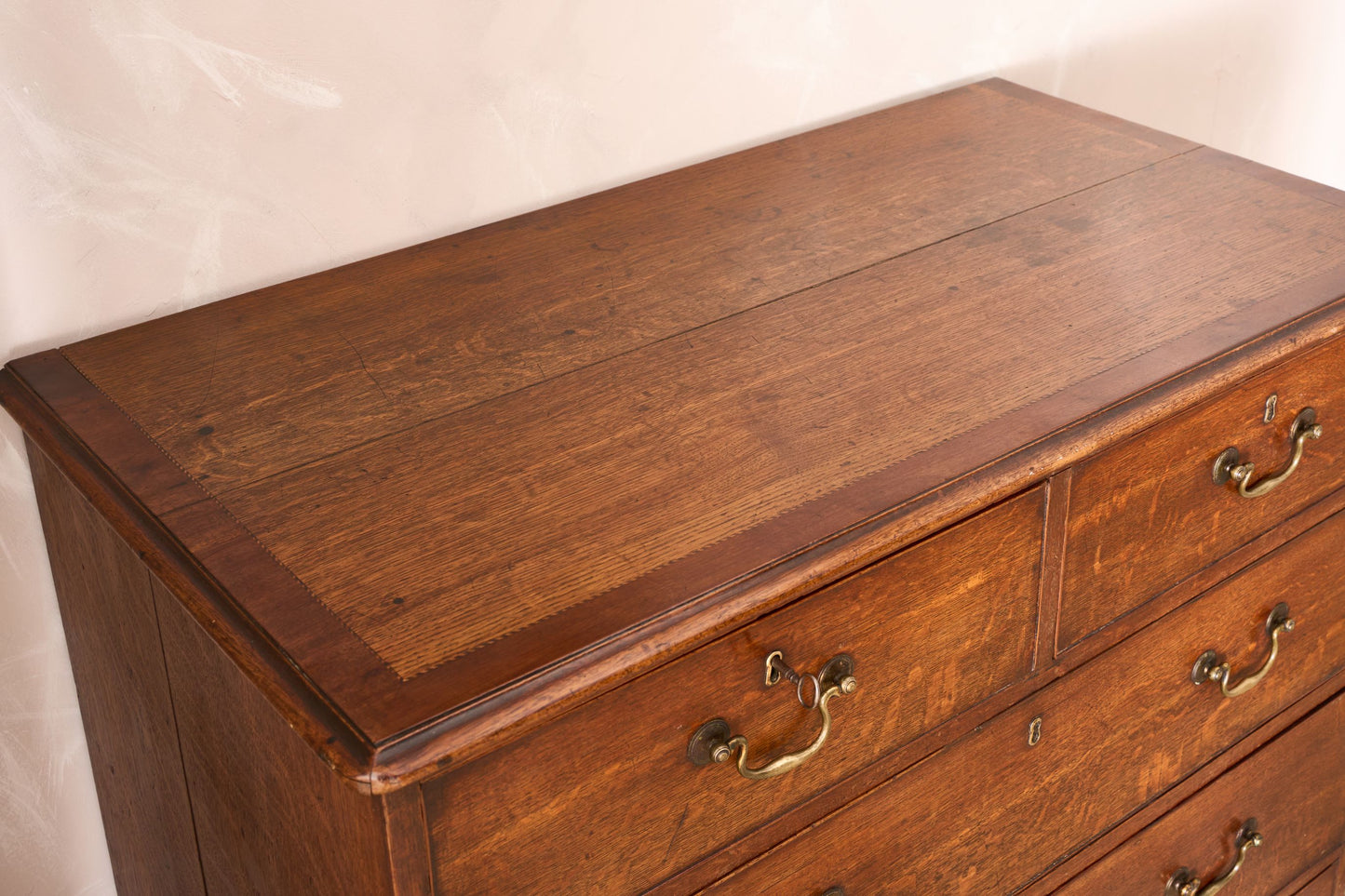 18th century Georgian oak chest of drawers with marquetry