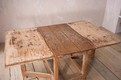 18th century Swedish Gate leg table