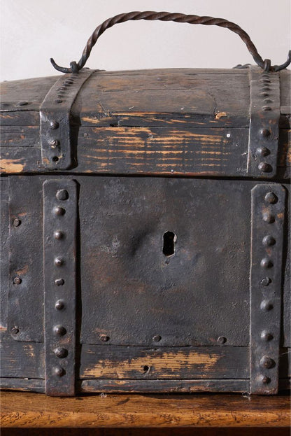 18th Century Swedish folk art marriage box - Dark