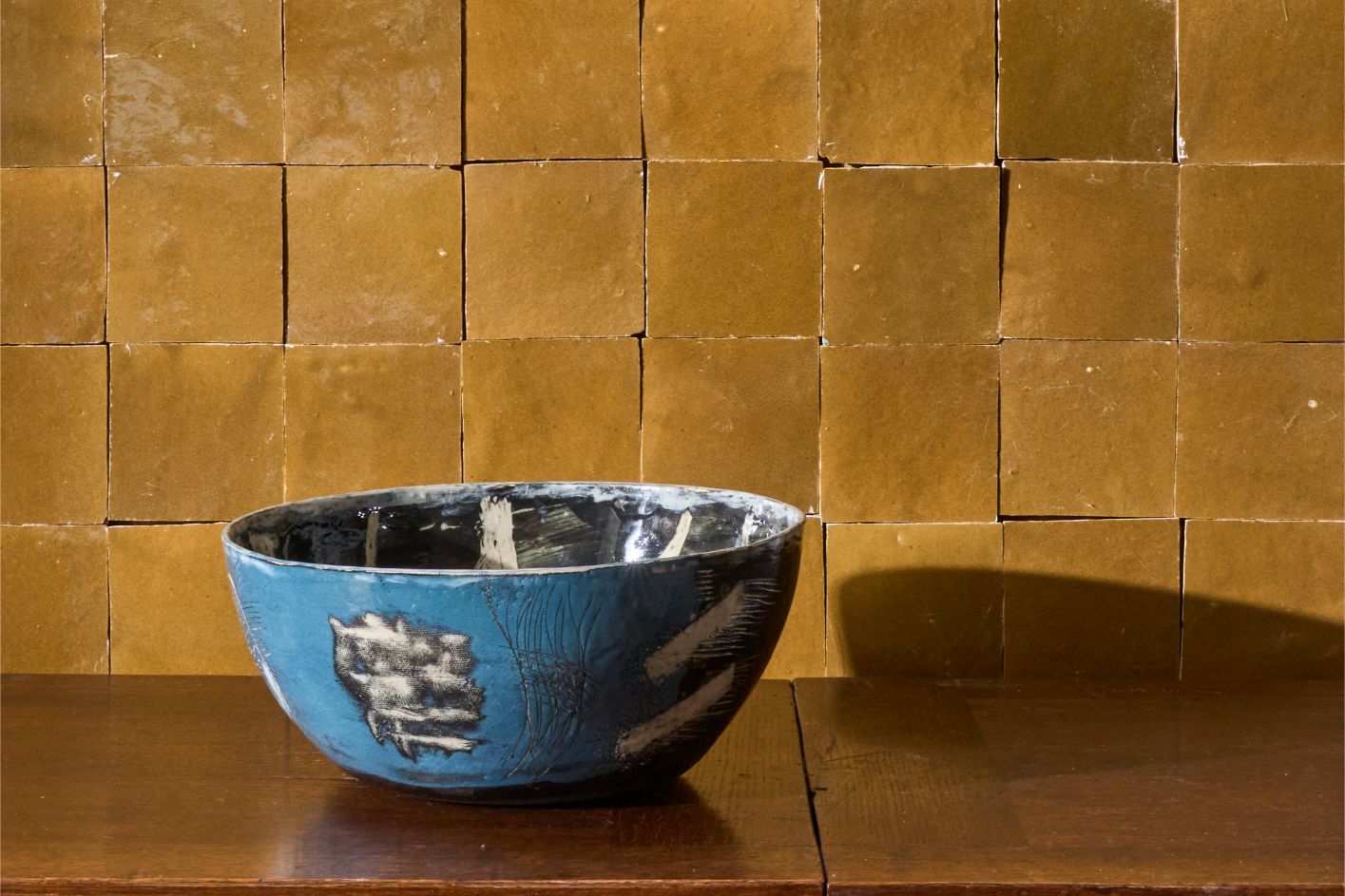 20th century Studio pottery bowl - Blue and Black