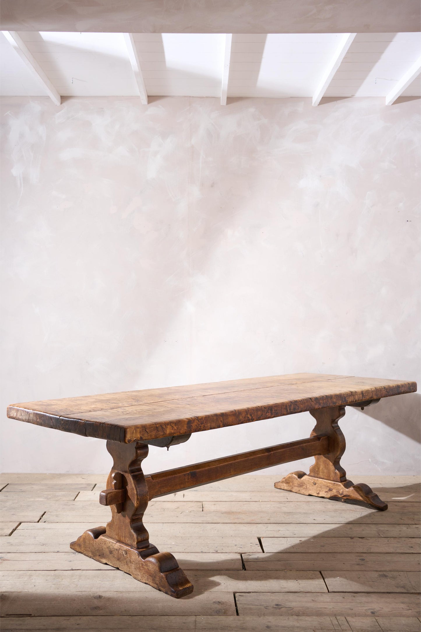 Exceptional 18th century Two plank Walnut dining table