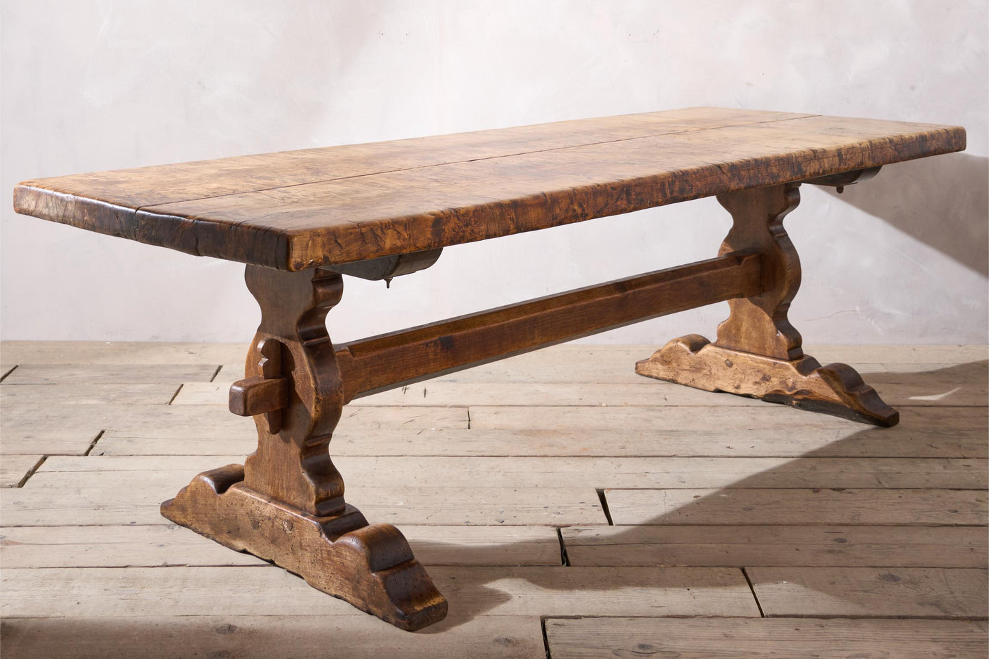 Exceptional 18th century Two plank Walnut dining table