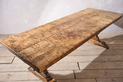 Exceptional 18th century Two plank Walnut dining table