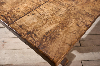 Exceptional 18th century Two plank Walnut dining table