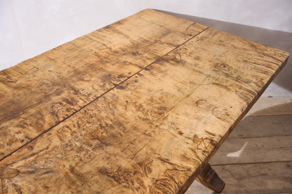 Exceptional 18th century Two plank Walnut dining table