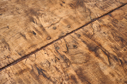 Exceptional 18th century Two plank Walnut dining table