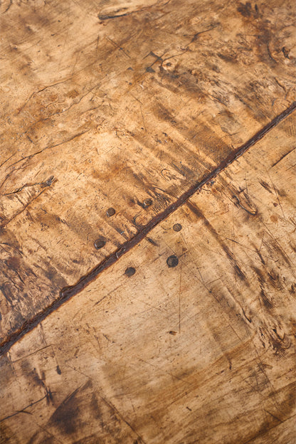 Exceptional 18th century Two plank Walnut dining table