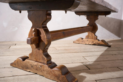 Exceptional 18th century Two plank Walnut dining table