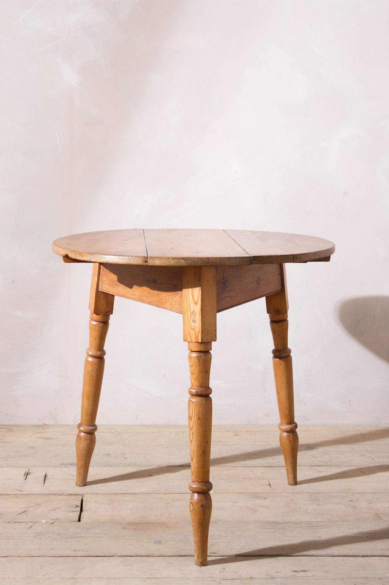 18th century Pine cricket table