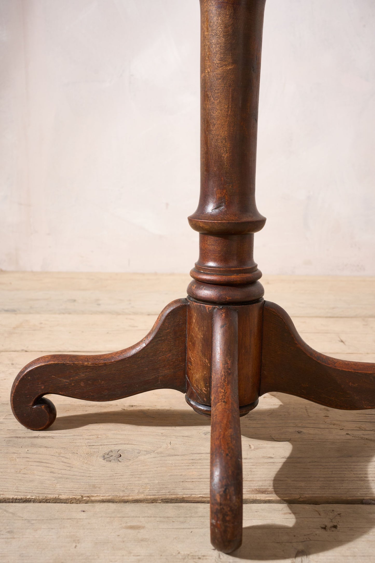 18th century Mahogany wine table