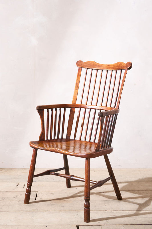 18th century Yew wood comb back Windsor chair