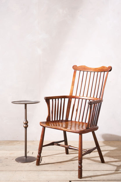 18th century Yew wood comb back Windsor chair