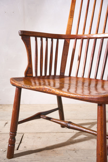 18th century Yew wood comb back Windsor chair