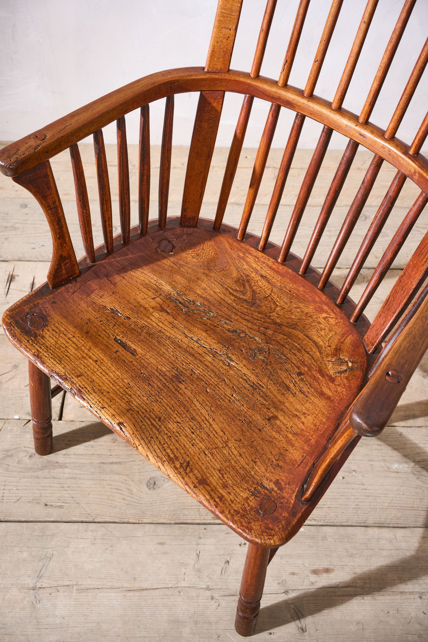 18th century Yew wood comb back Windsor chair