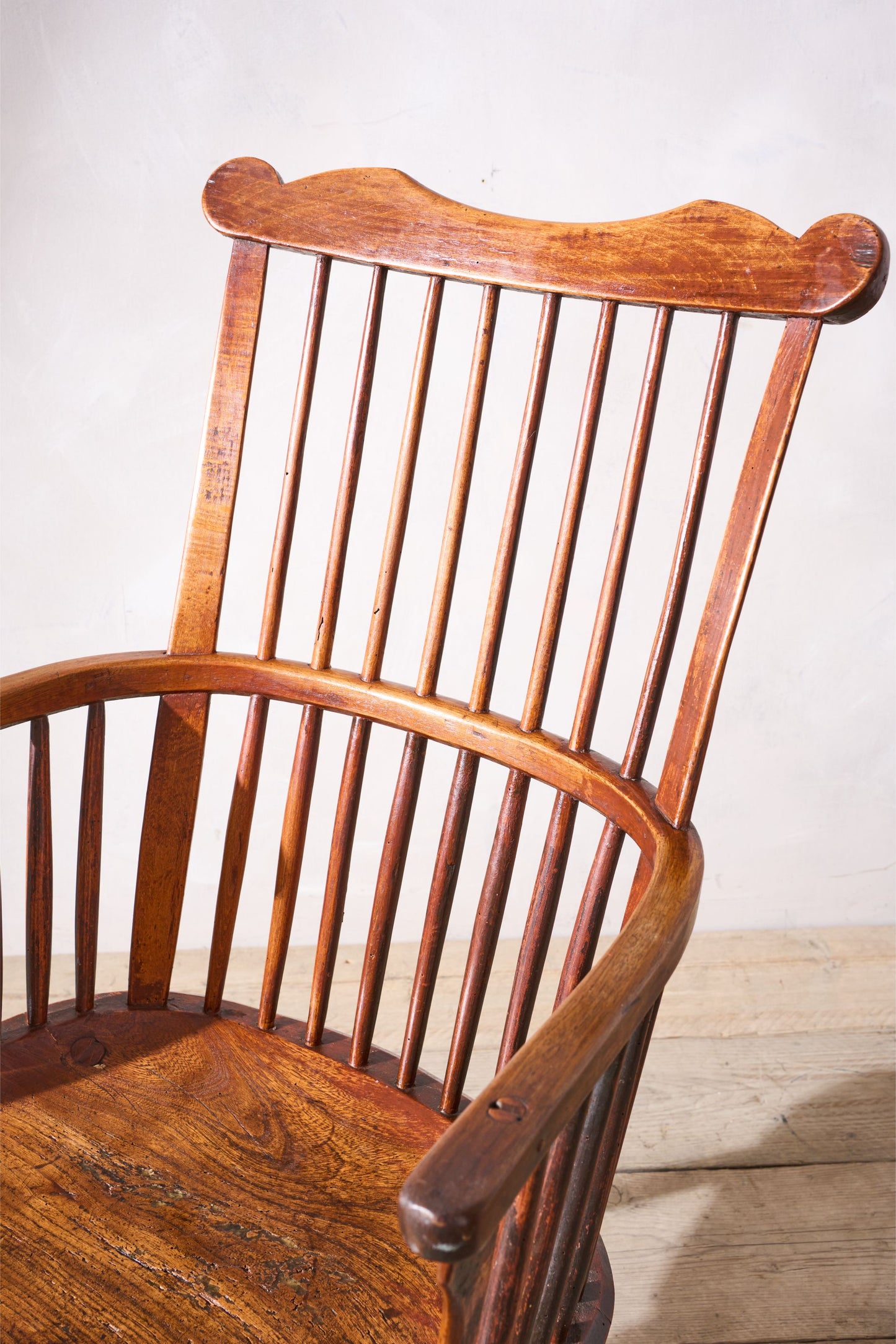 18th century Yew wood comb back Windsor chair