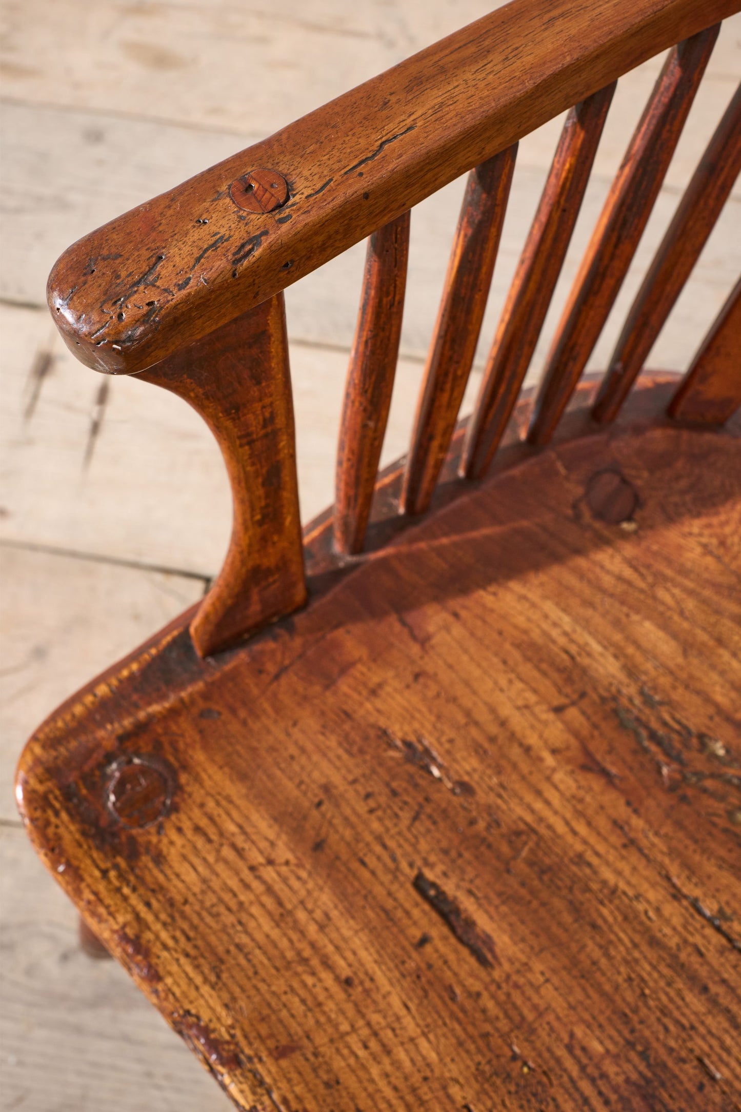 18th century Yew wood comb back Windsor chair