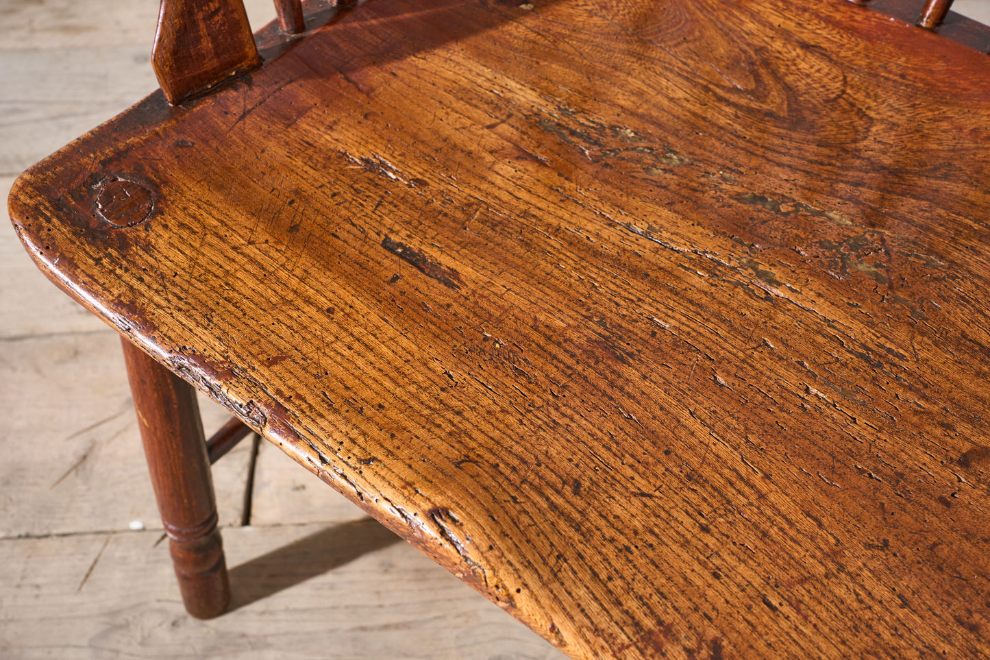 18th century Yew wood comb back Windsor chair