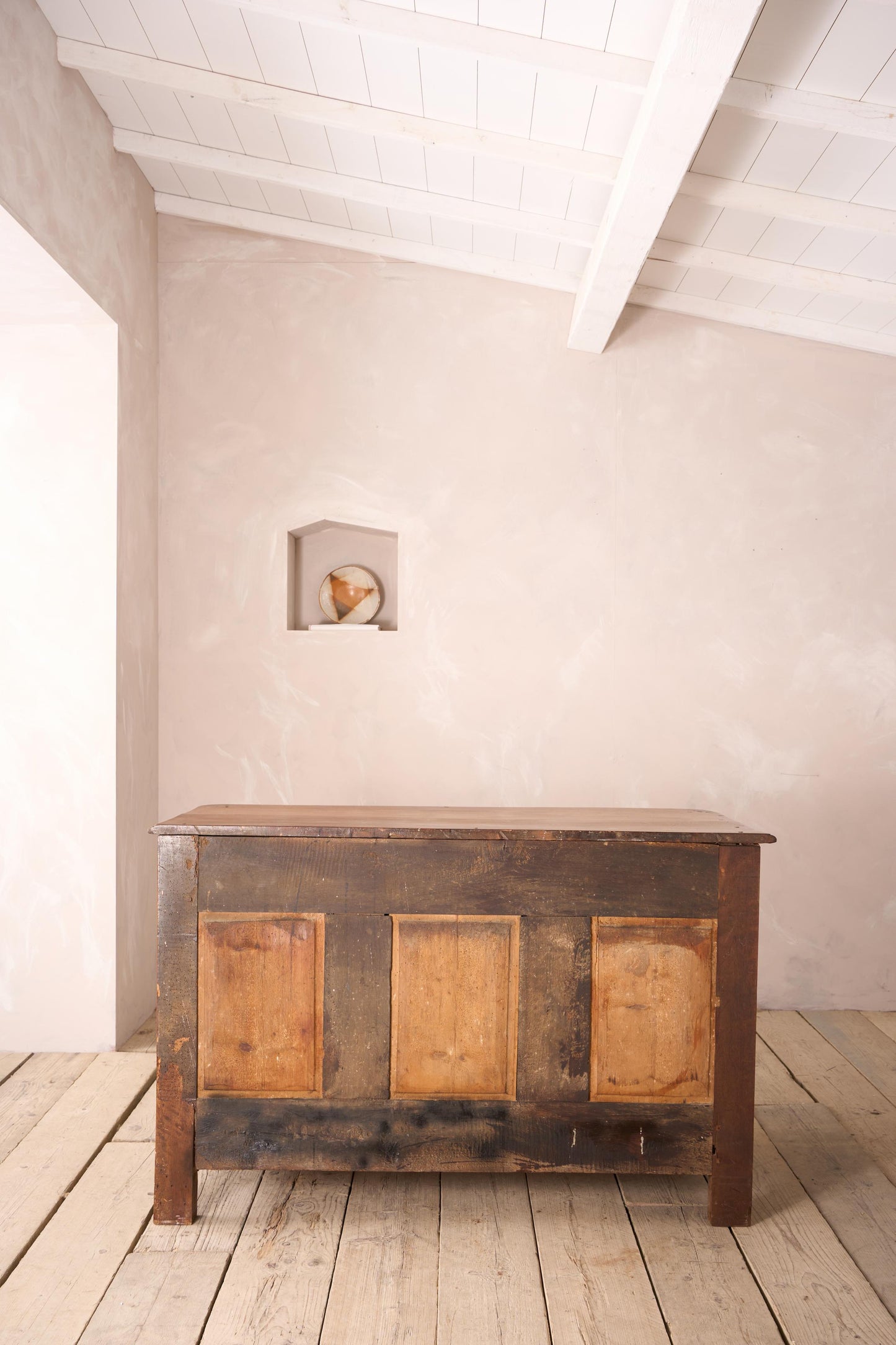 18th century Bow fronted walnut Chest of drawers