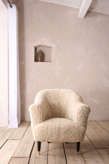 The 'Milo' Sheep wool armchair