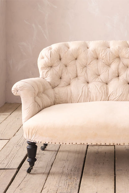 Napoleon III buttoned curved back sofa