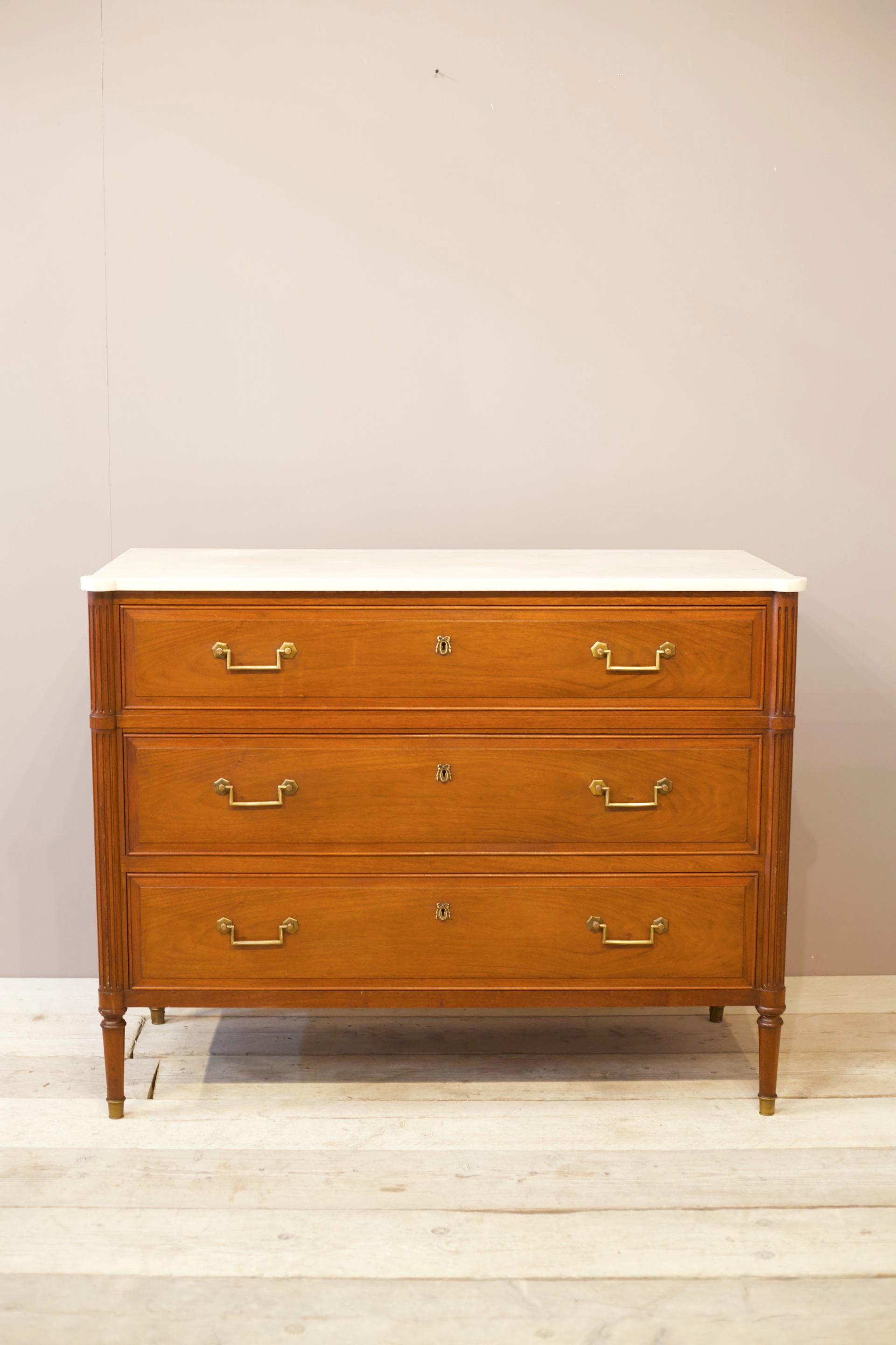 Modern mahogany deals dresser