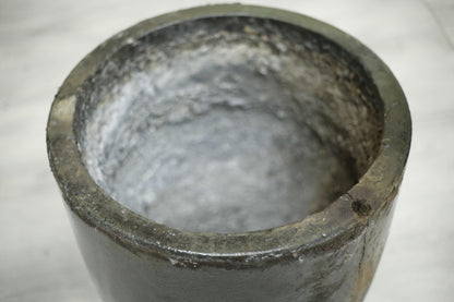 Very large smelting pot- No5