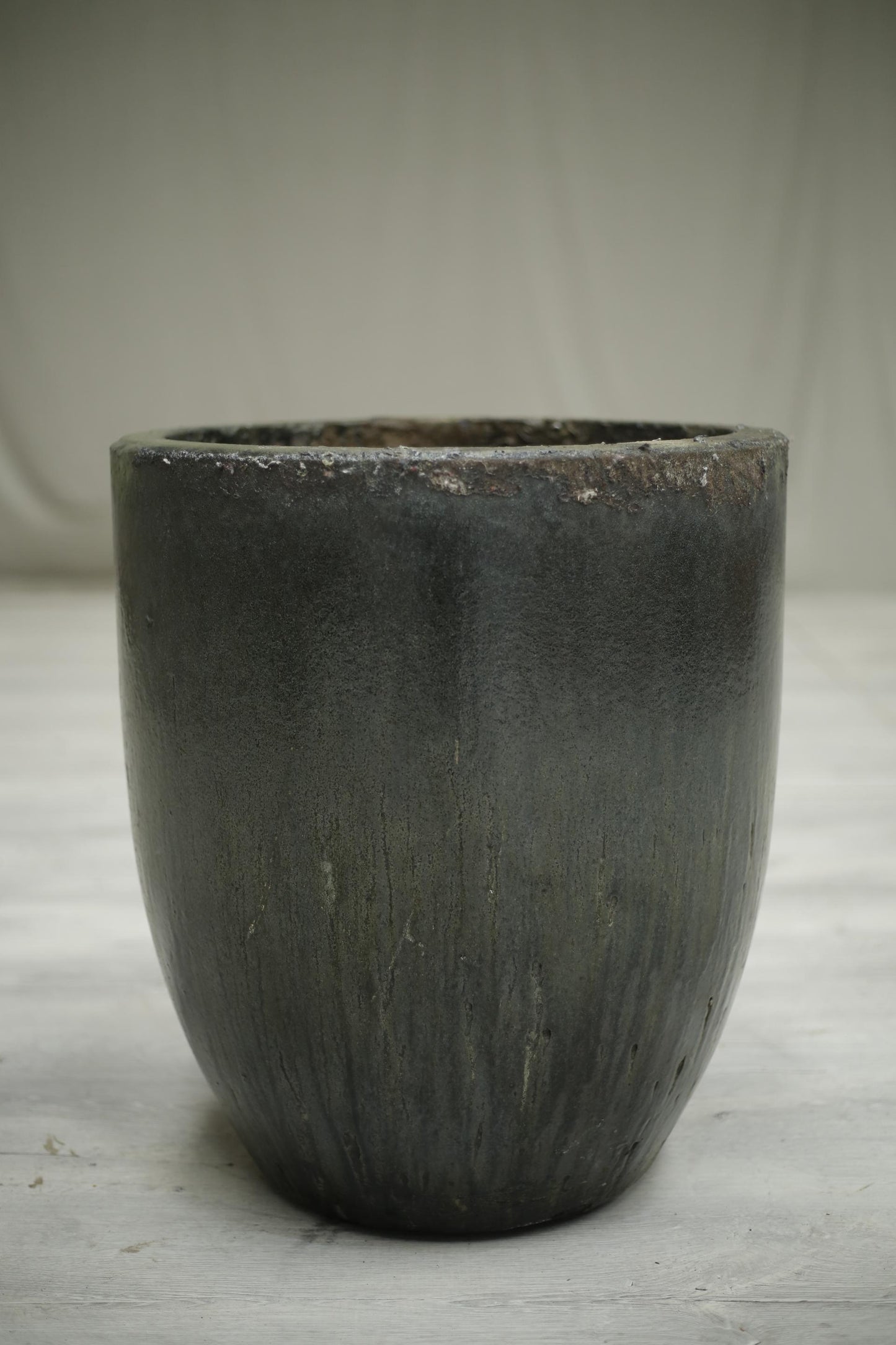 Very large smelting pot- No5